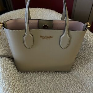 Kate Spade KC925 Bleecker Saffiano
Leather Medium Crossbody Tote Timeless